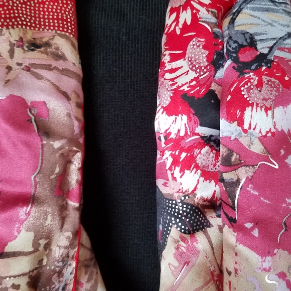 New Adorable Silk Floral Scarf - Picture 4 of 15